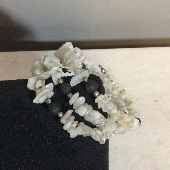 Puka shell and black bead boho stretch wrap bracelet - Picture 2 of 6